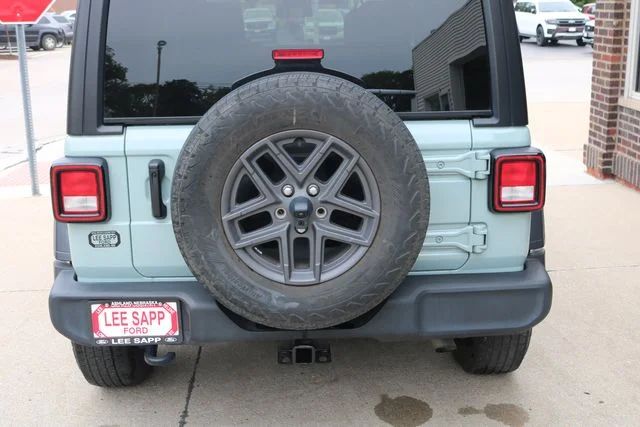 Used 2024 Earl Clearcoat Jeep Sport S image 29