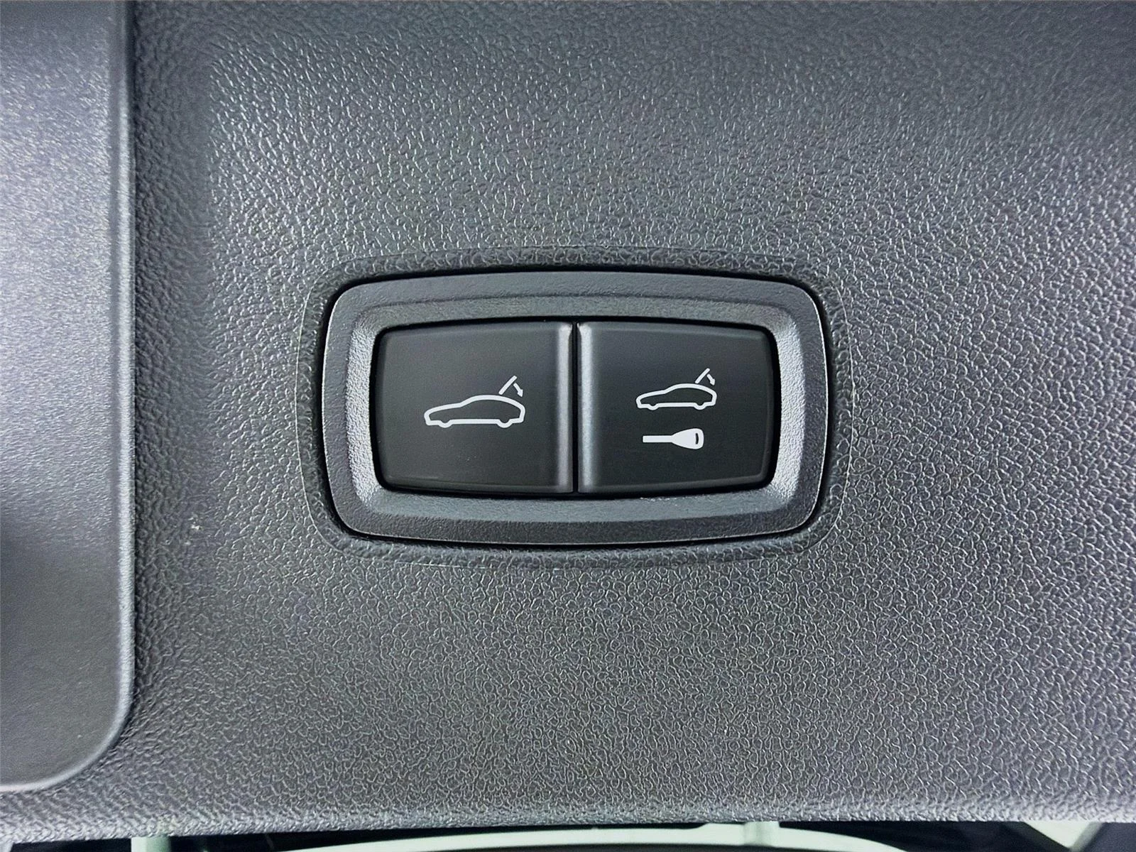 Used 2023 White Porsche Platinum Edition image 24