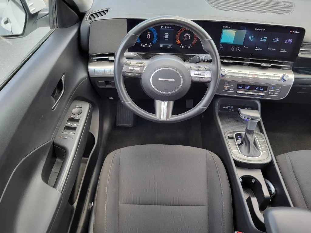 Used 2025 White Hyundai SEL image 18