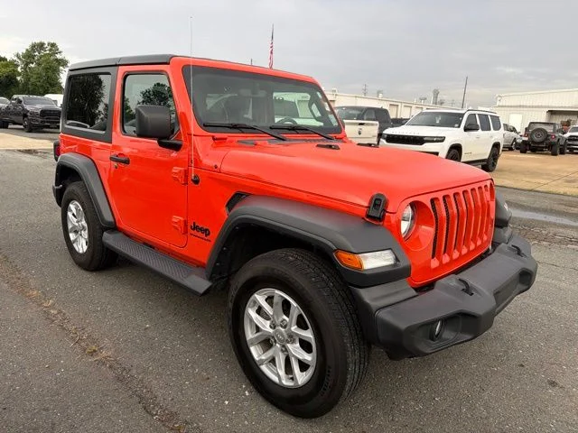 Used 2023  Jeep Sport S image 5