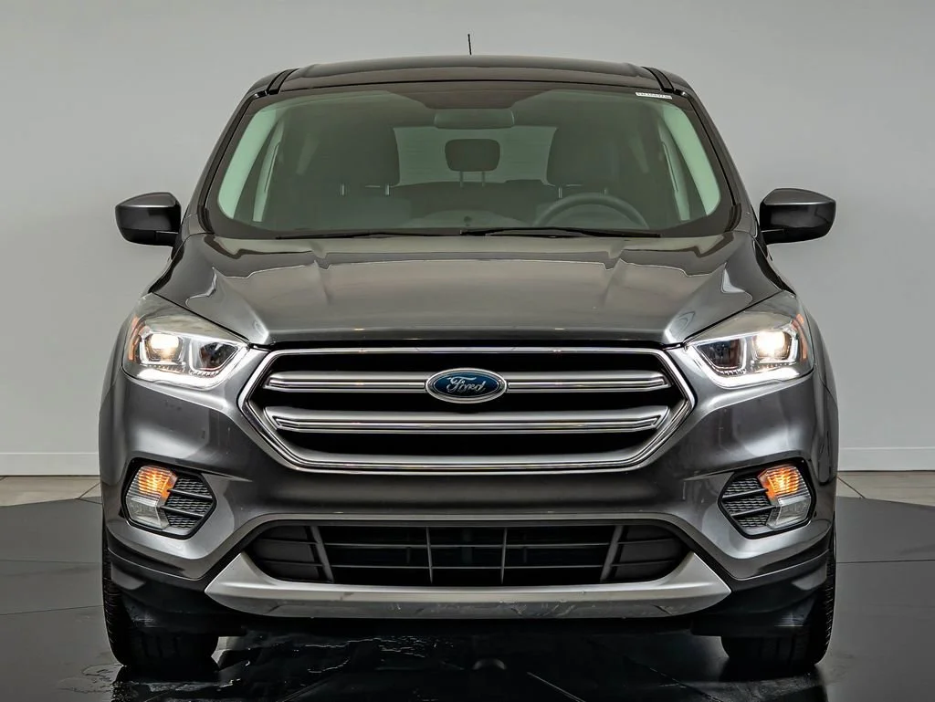Used 2017 Magnetic Metallic Ford SE image 2