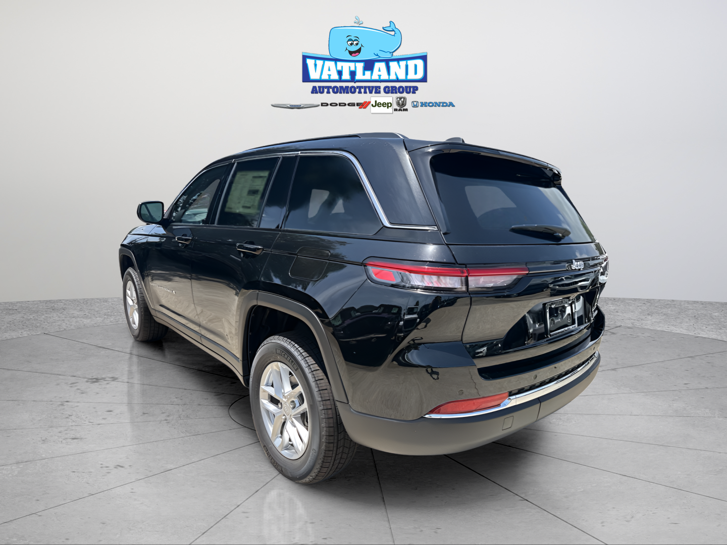 New 2026 Diamond Black Crystal Pearl-Coat Exterior Paint Jeep Laredo X image 3