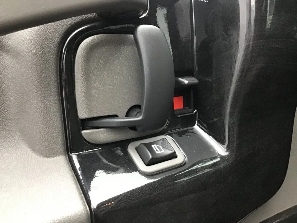 Used 2020 Black Chevrolet Explorer Limited SE image 18