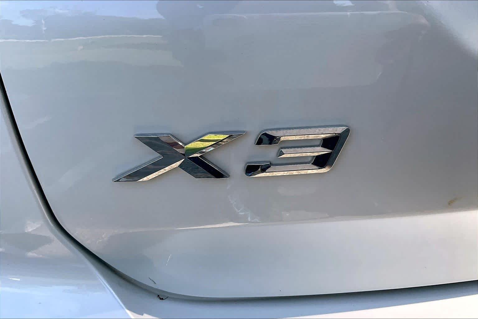 Used 2022 Mineral White Metallic BMW xDrive30i image 9