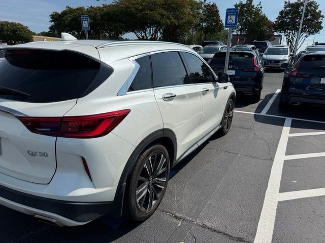 Used 2021 Majestic White INFINITI LUXE image 8