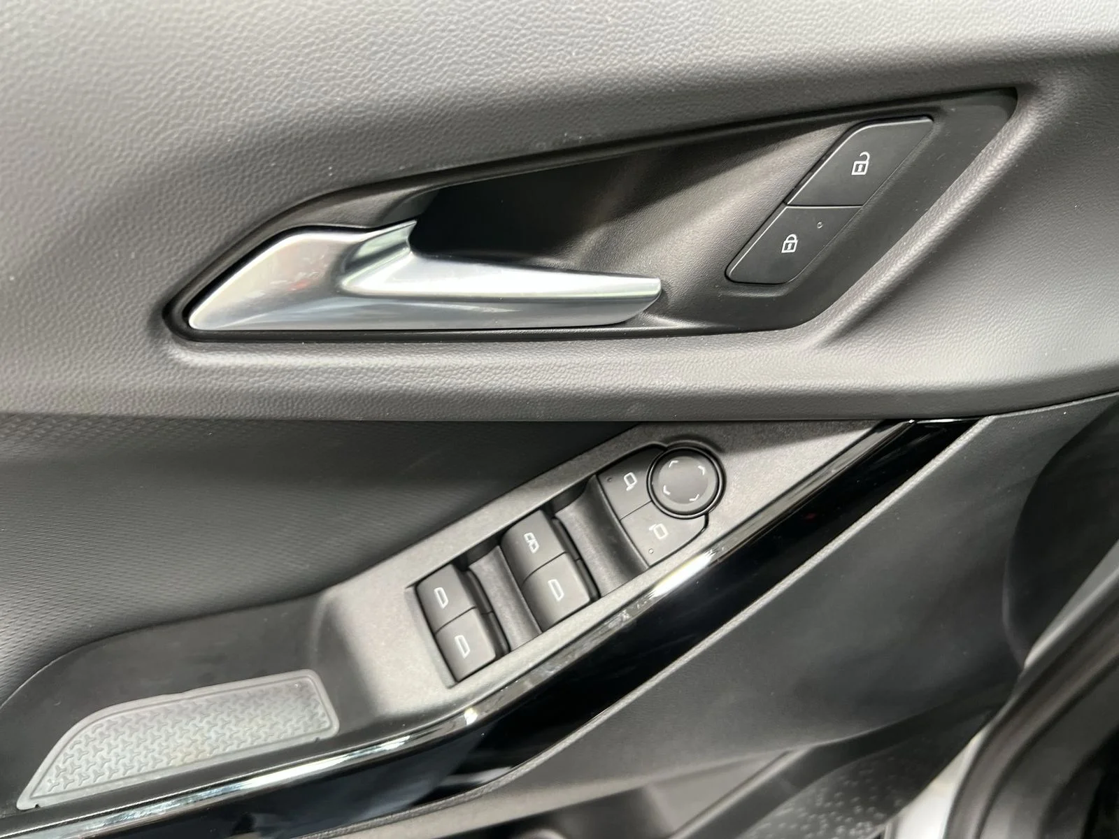 Used 2025 Gray Chevrolet LT image 13