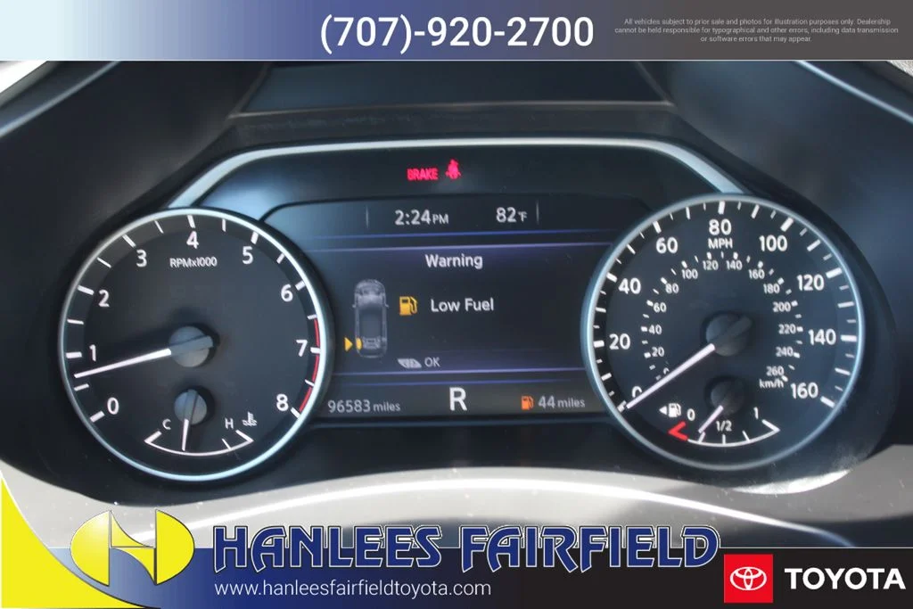 Used 2015 Orange Nissan SV image 29