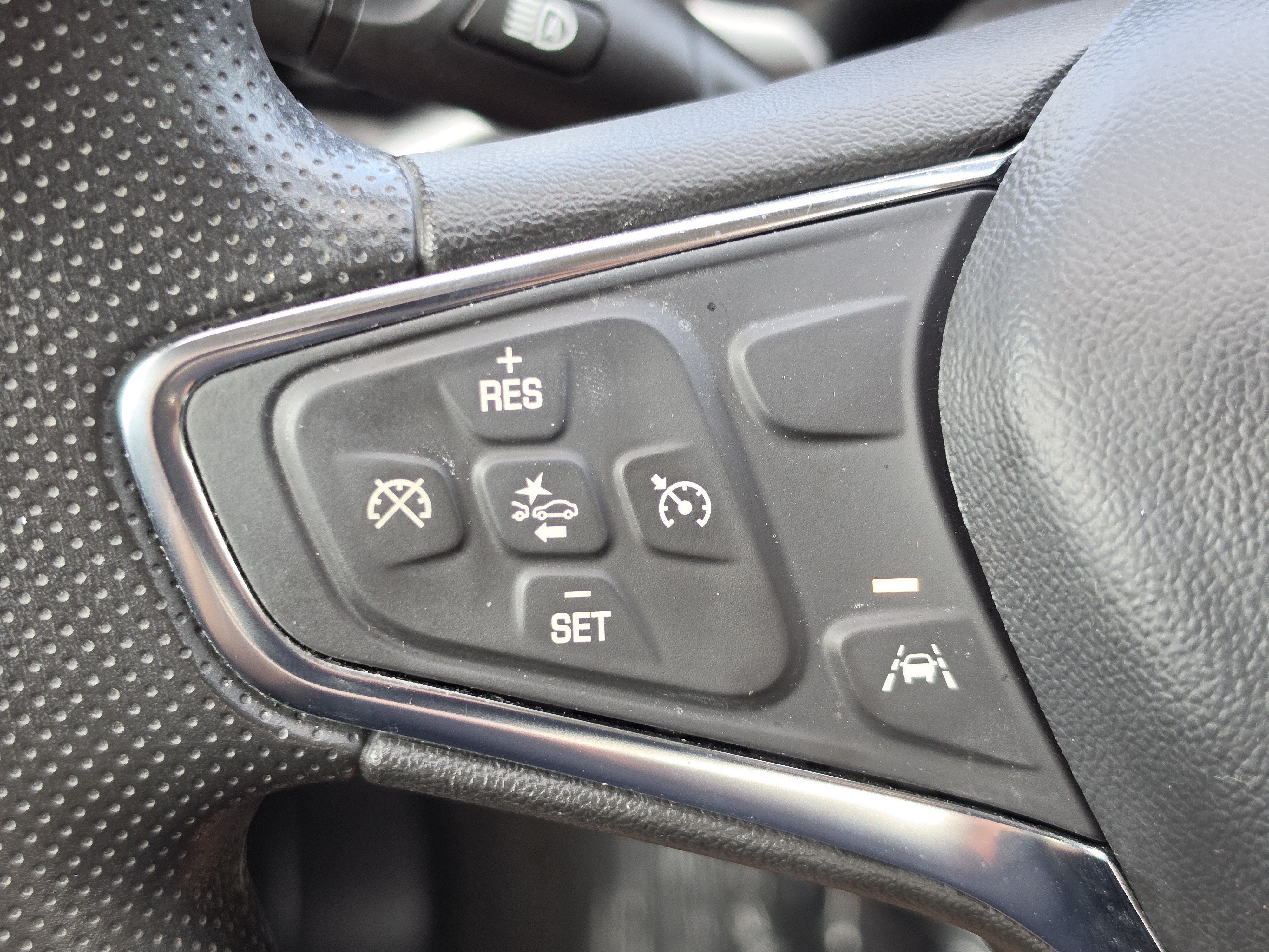 Used 2024 Summit White Chevrolet LT image 16