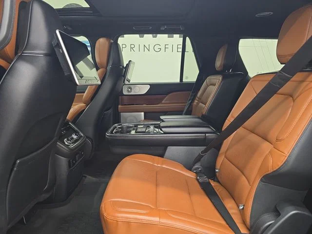 Used 2020 Black Lincoln Reserve image 22