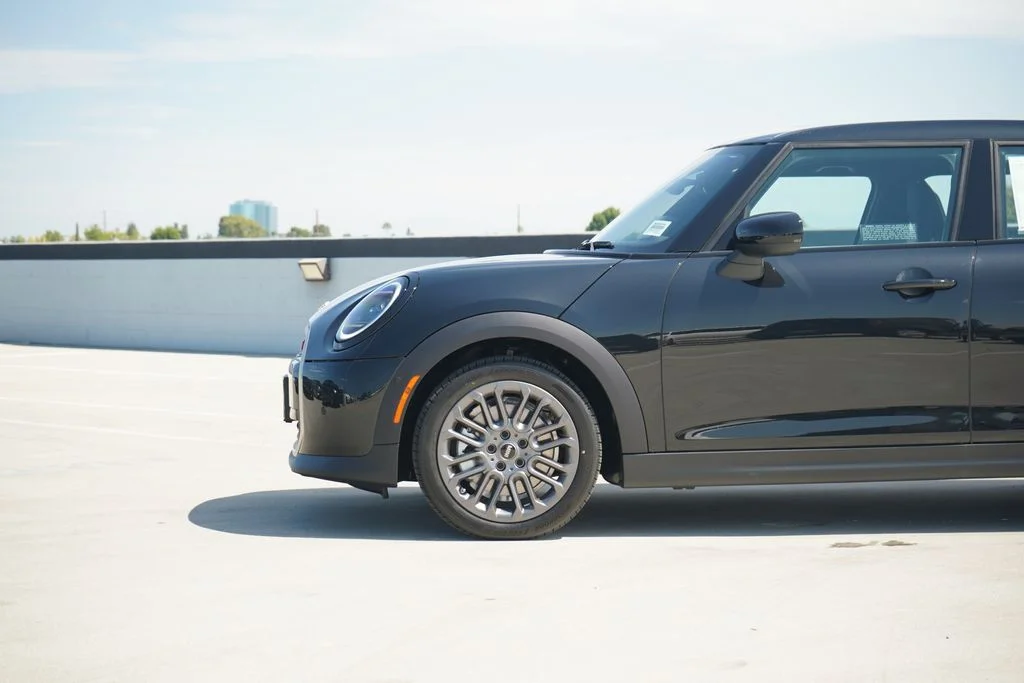 New 2026 Black MINI Signature Plus image 2