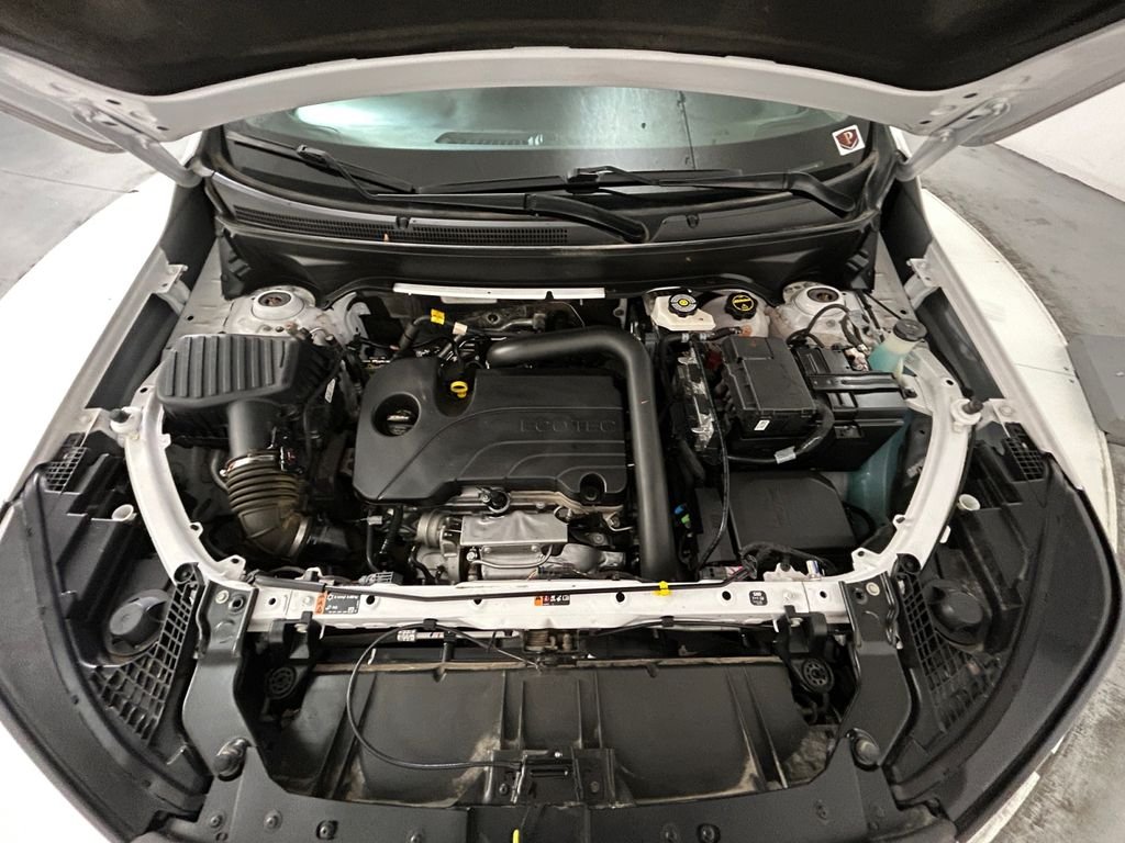 Used 2024 White GMC SLT image 21