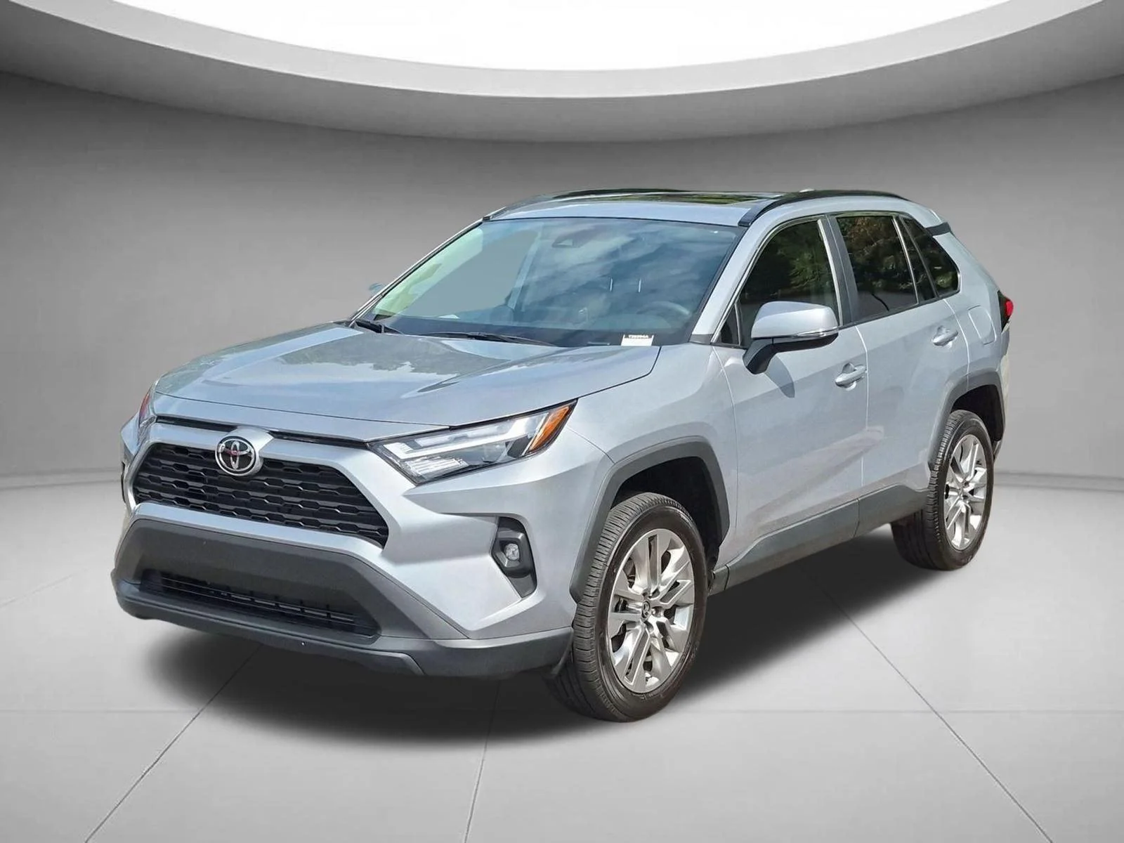 Used 2025 Silver Sky Metallic Toyota XLE Premium image 1
