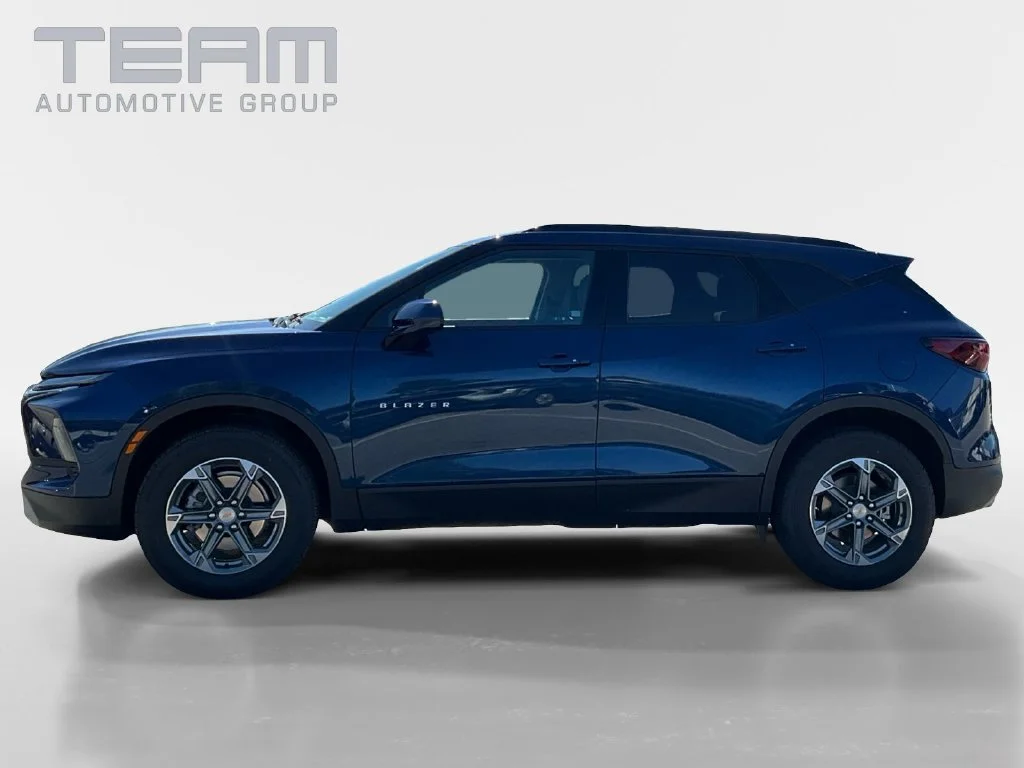 Used 2023 BLUE GLOW METALLIC Chevrolet LT image 4