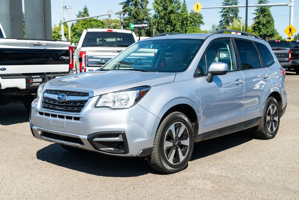 Used 2017 Silver Subaru 2.5i Premium image 3