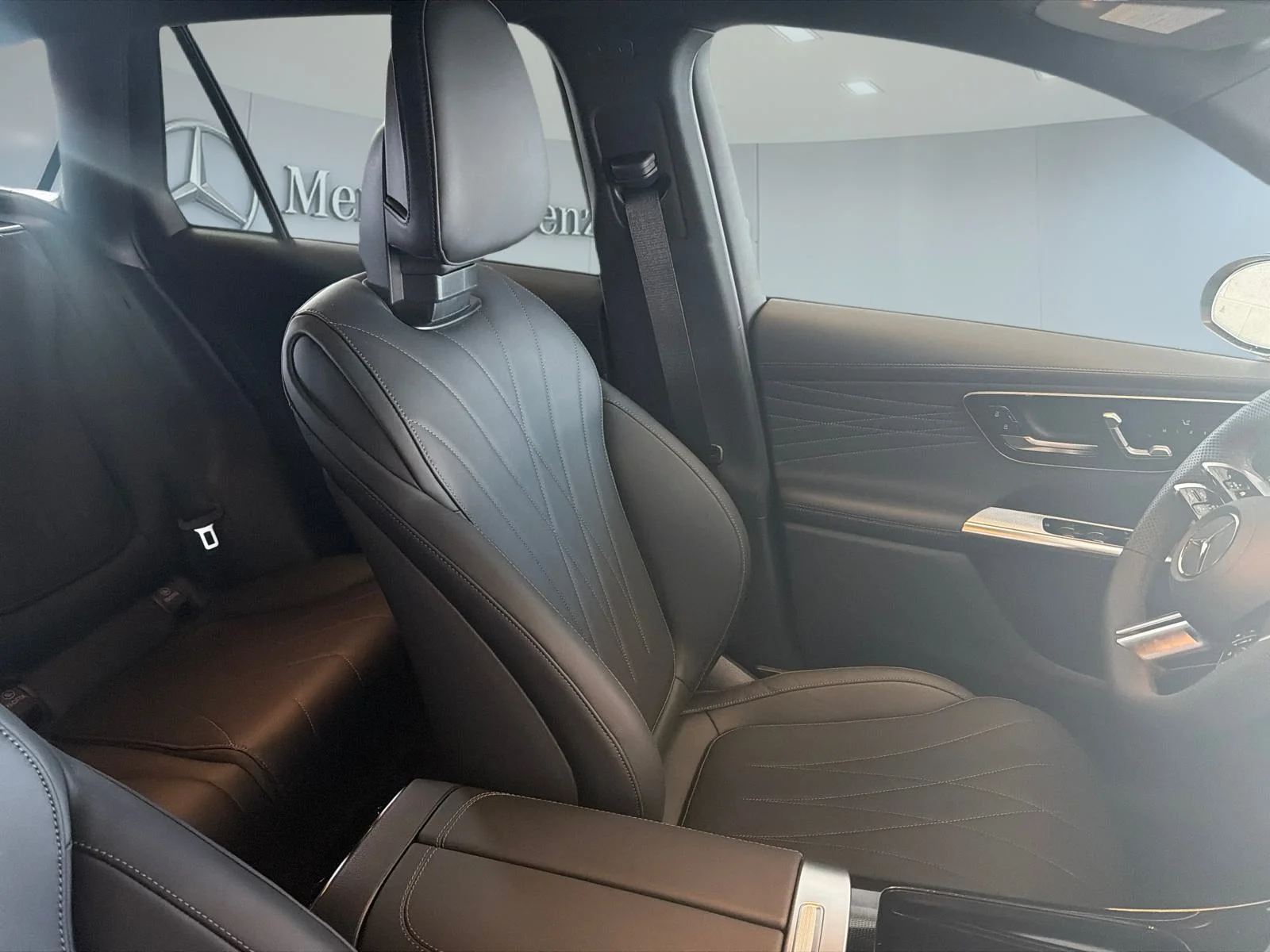 New 2026 Black Mercedes-Benz GLC 350e 4MATIC SUV image 32
