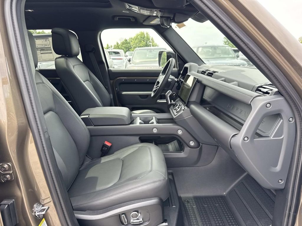 New 2026  Land Rover X-Dynamic SE image 13