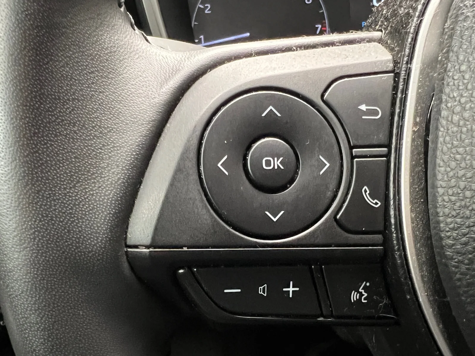 Used 2025 Ice Cap (040) Toyota SE image 11