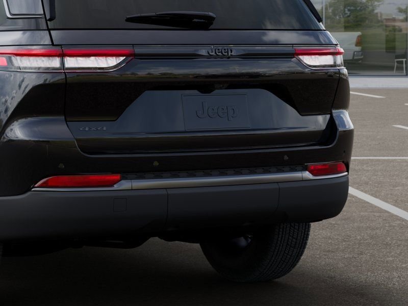 New 2026 Diamond Black Crystal Pearl-Coat Exterior Paint Jeep Altitude image 13