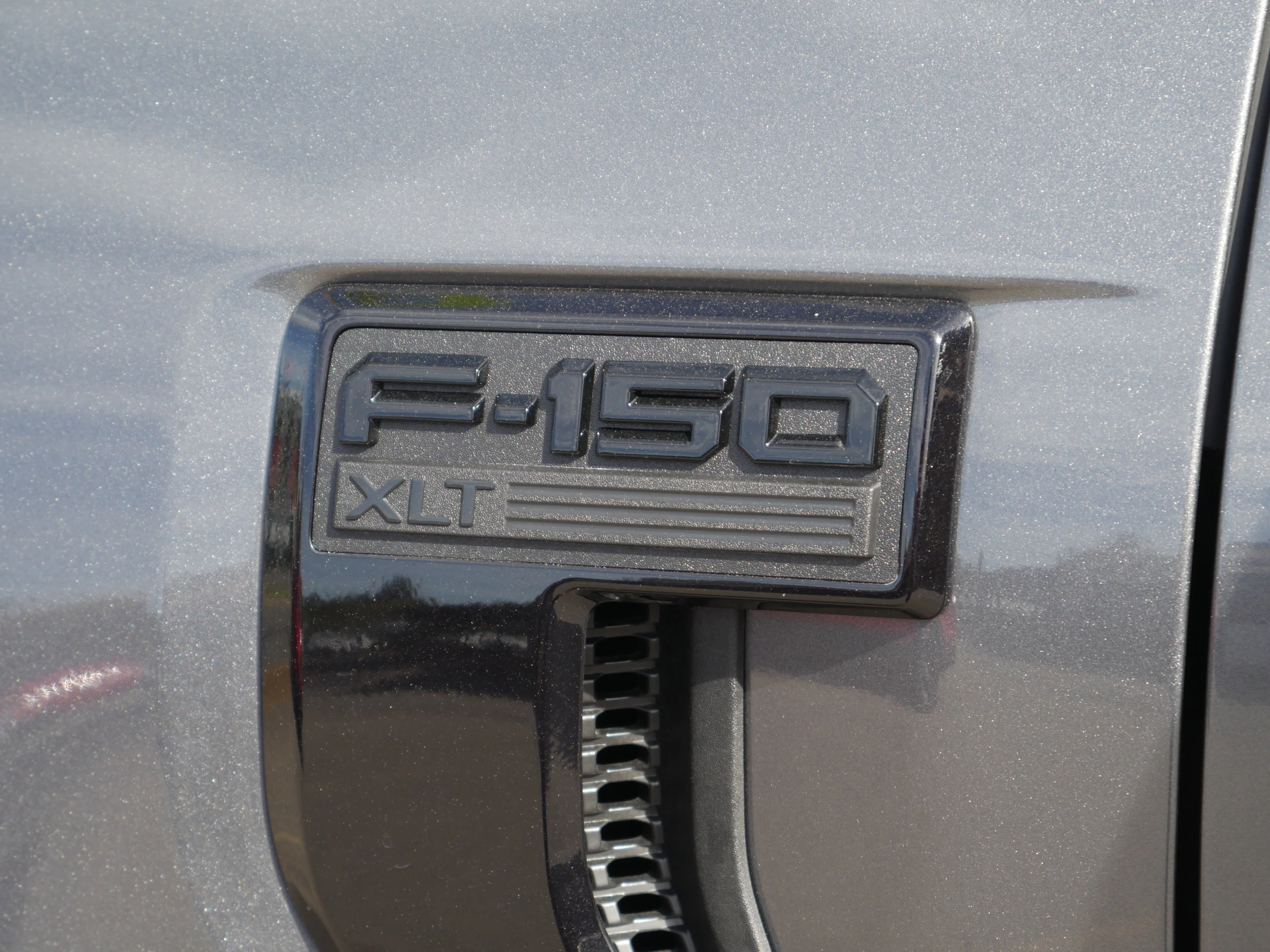 Certified Used 2025 Carbonized Gray Metallic Ford XLT image 18
