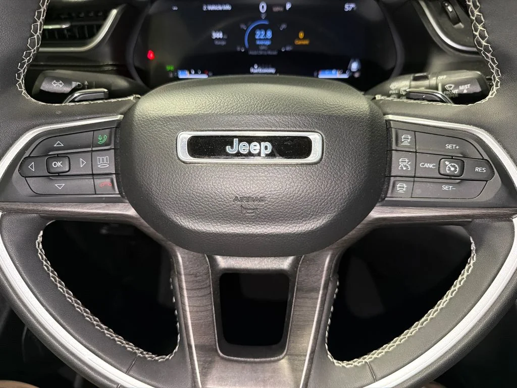 Used 2023 Velvet Red Pearlcoat Jeep Limited image 26