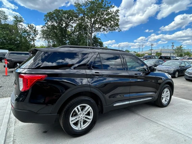 Used 2023 Black Metallic Ford XLT Sport Utility 4D image 13