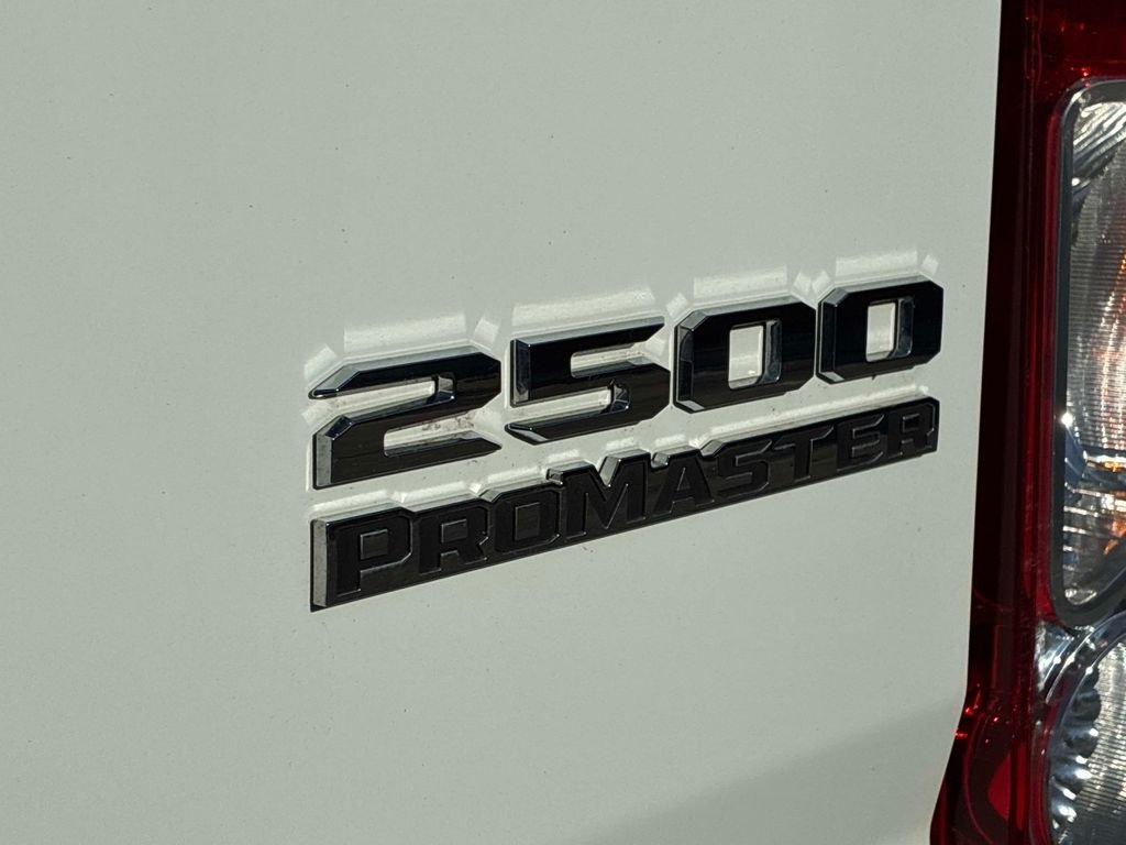 Used 2025 White Ram Base image 15