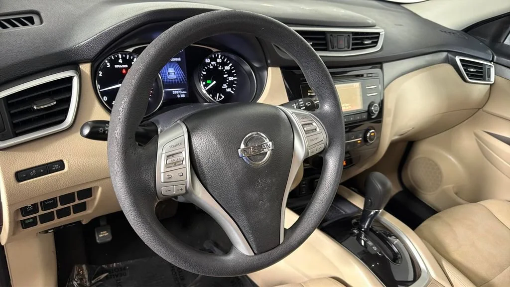 Used 2016 Red Nissan S image 23