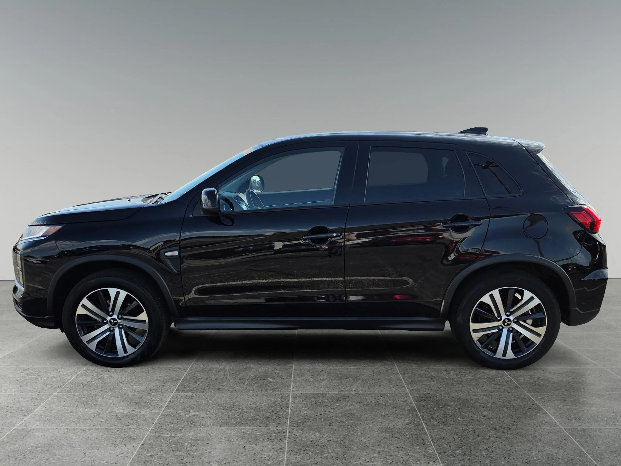 Used 2023 Labrador Black Pearl Mitsubishi S image 2