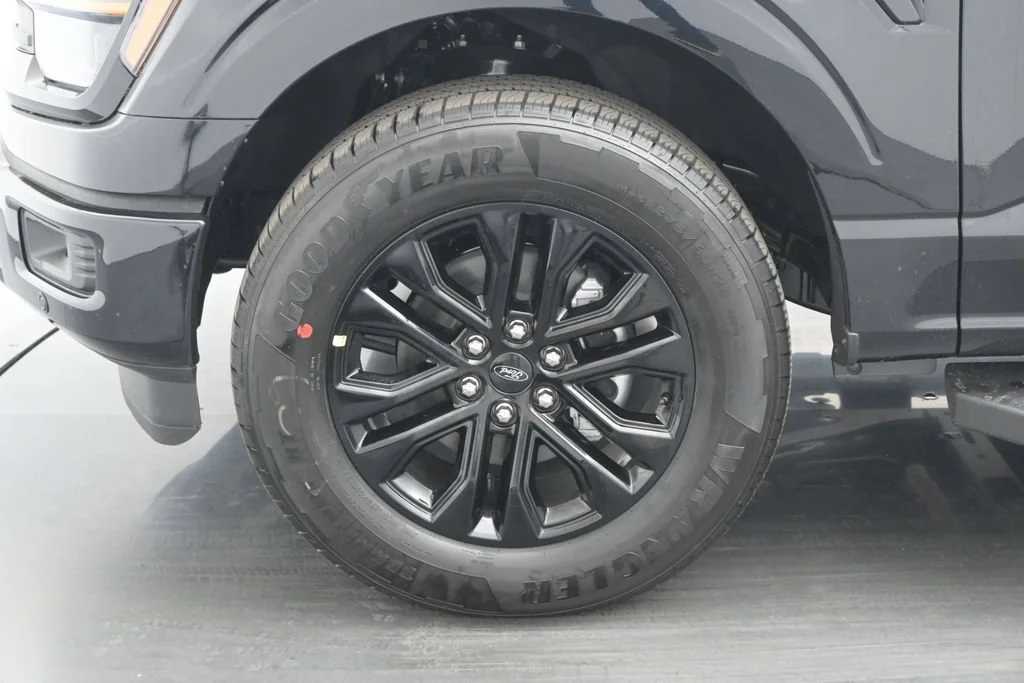 New 2026 Agate Black Metallic Ford XLT image 24