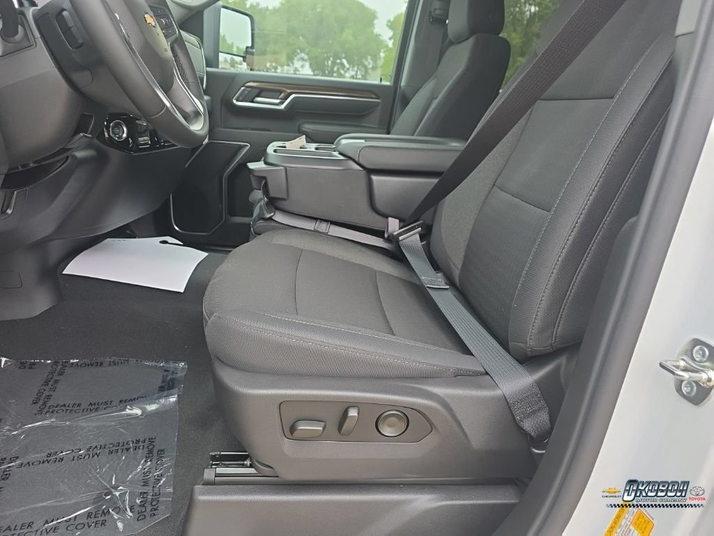 New 2026 Summit White Chevrolet LT image 20