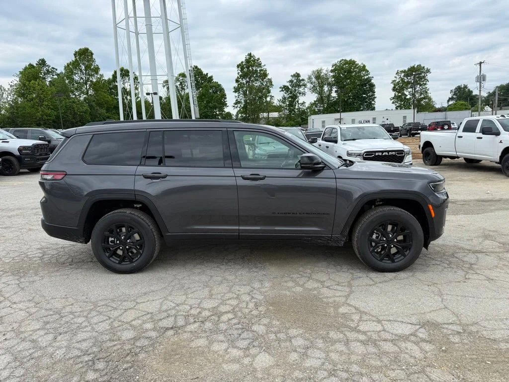 New 2026 Baltic Gray Metallic Clear-Coat Exterior Paint Jeep Laredo image 5