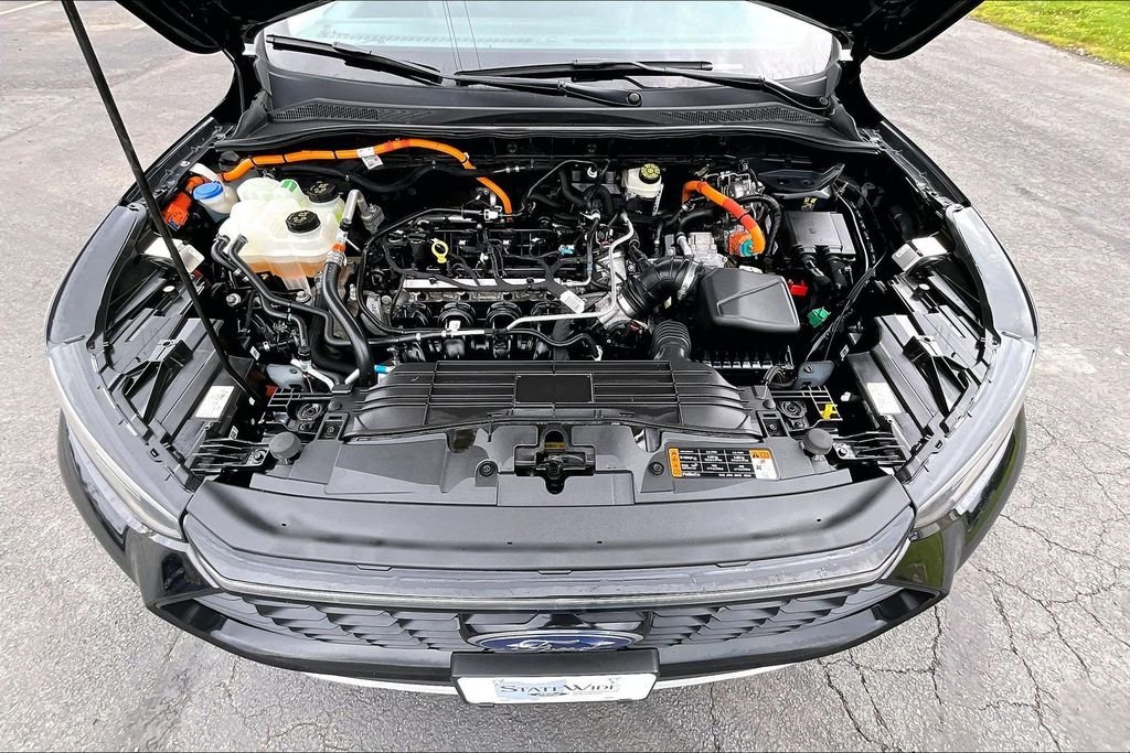Used 2023 Black Metallic Ford Platinum image 5
