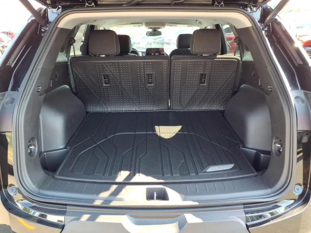 New 2026 Black Chevrolet LT image 5