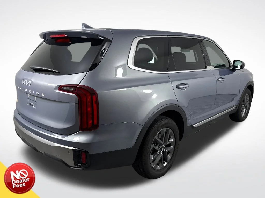 Used 2025 Silver Kia LX image 3