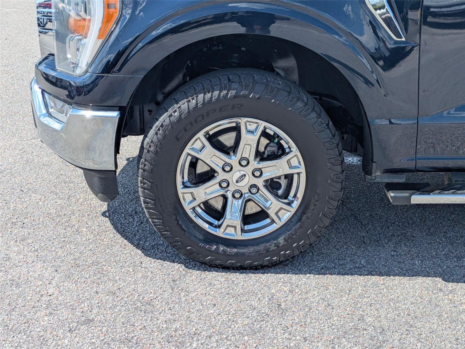 Used 2023 Antimatter Blue Metallic Ford XLT image 10