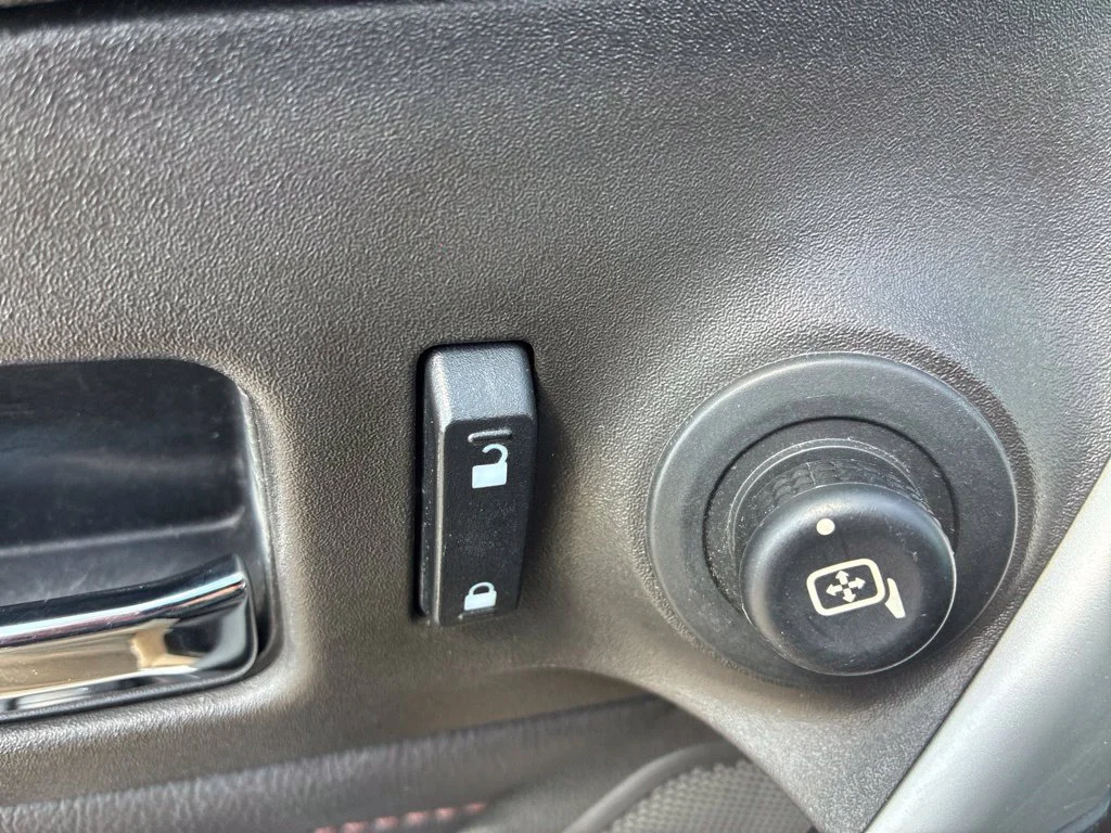 Used 2014  Ford SEL image 8