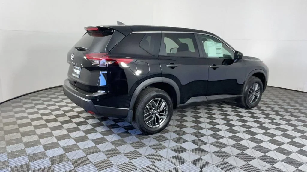 2025 Nissan Rogue S - Photo 4