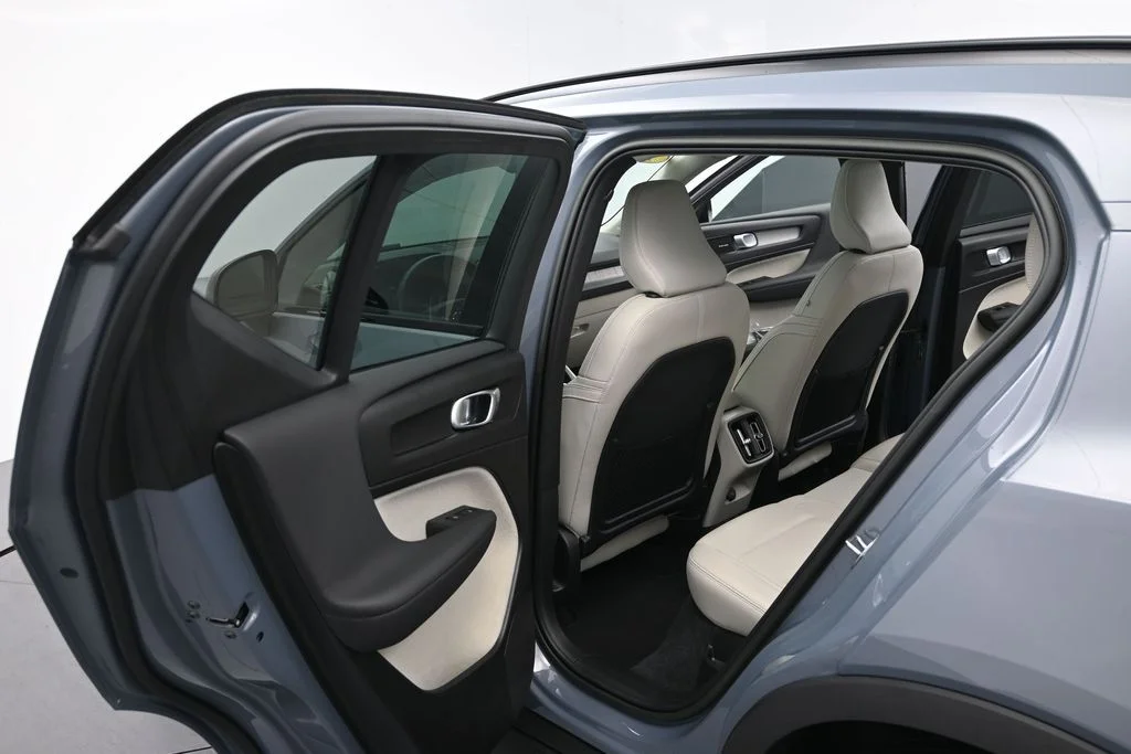 Certified Used 2023 Blue Volvo Ultimate image 13