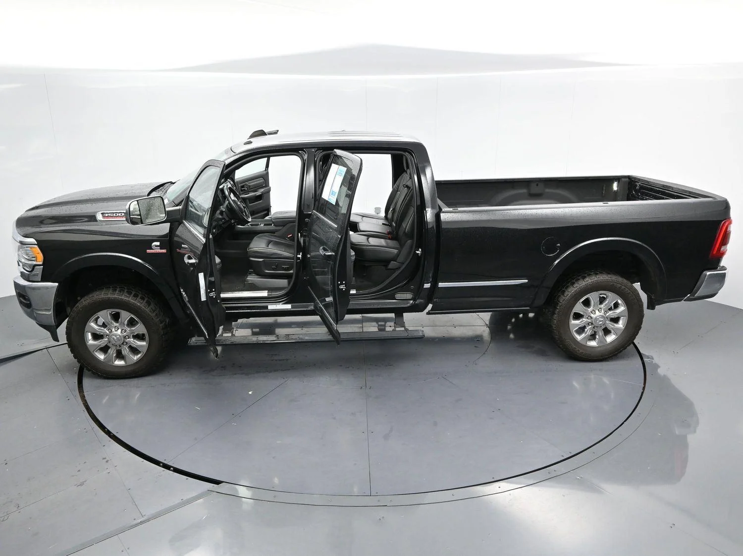 Used 2022 Diamond Black Crystal Pearlcoat Ram Limited image 39
