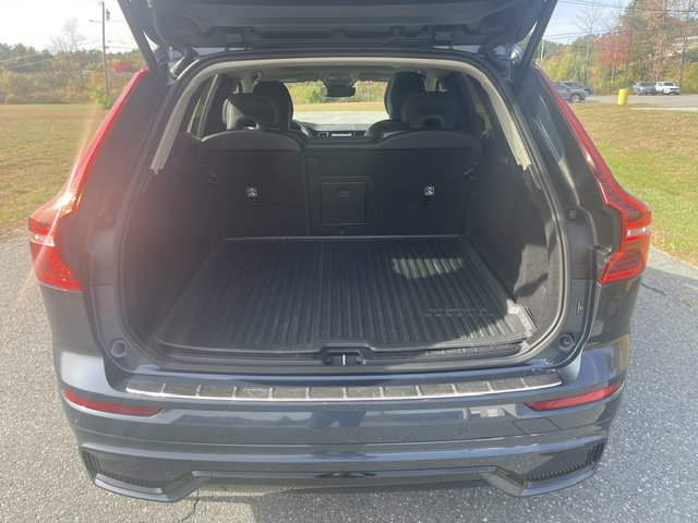 Used 2024 Blue Volvo Core Dark Theme image 9