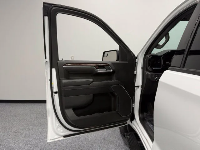 Used 2024 White GMC Elevation image 12
