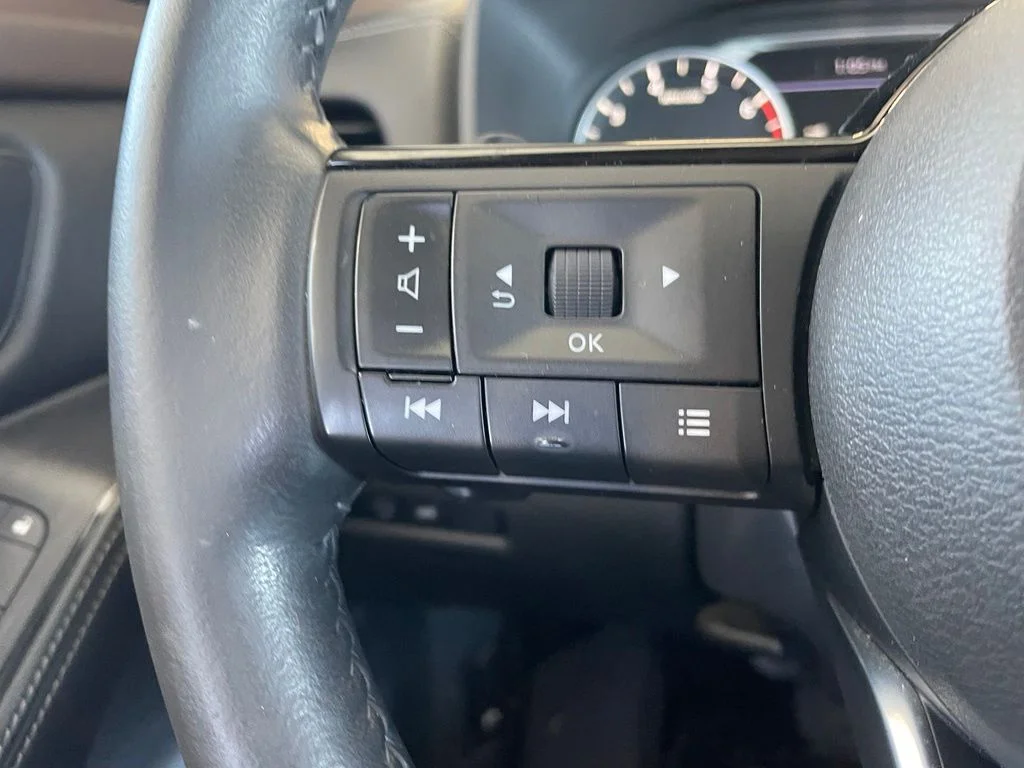 Used 2023 Gray Nissan SV image 13