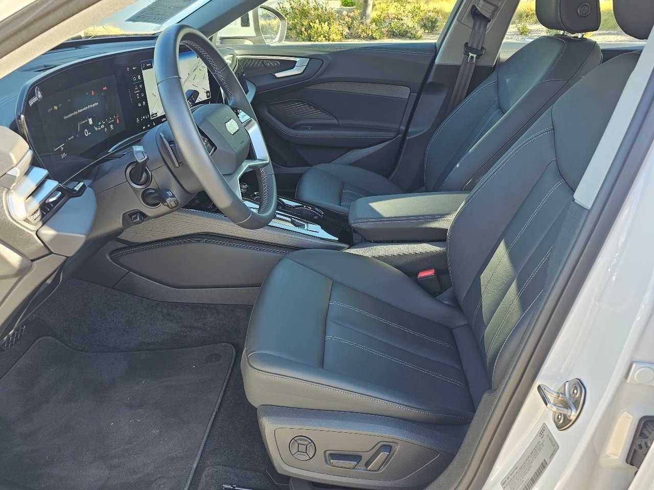 Used 2025 Glacier White Audi 2.0T Premium image 2