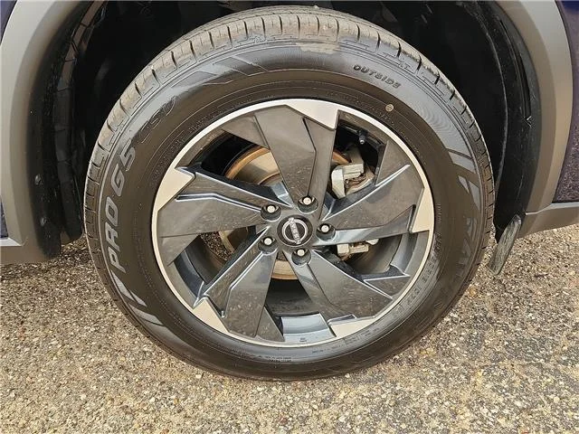 Used 2025 Blue Nissan SV Front-Wheel Drive image 7