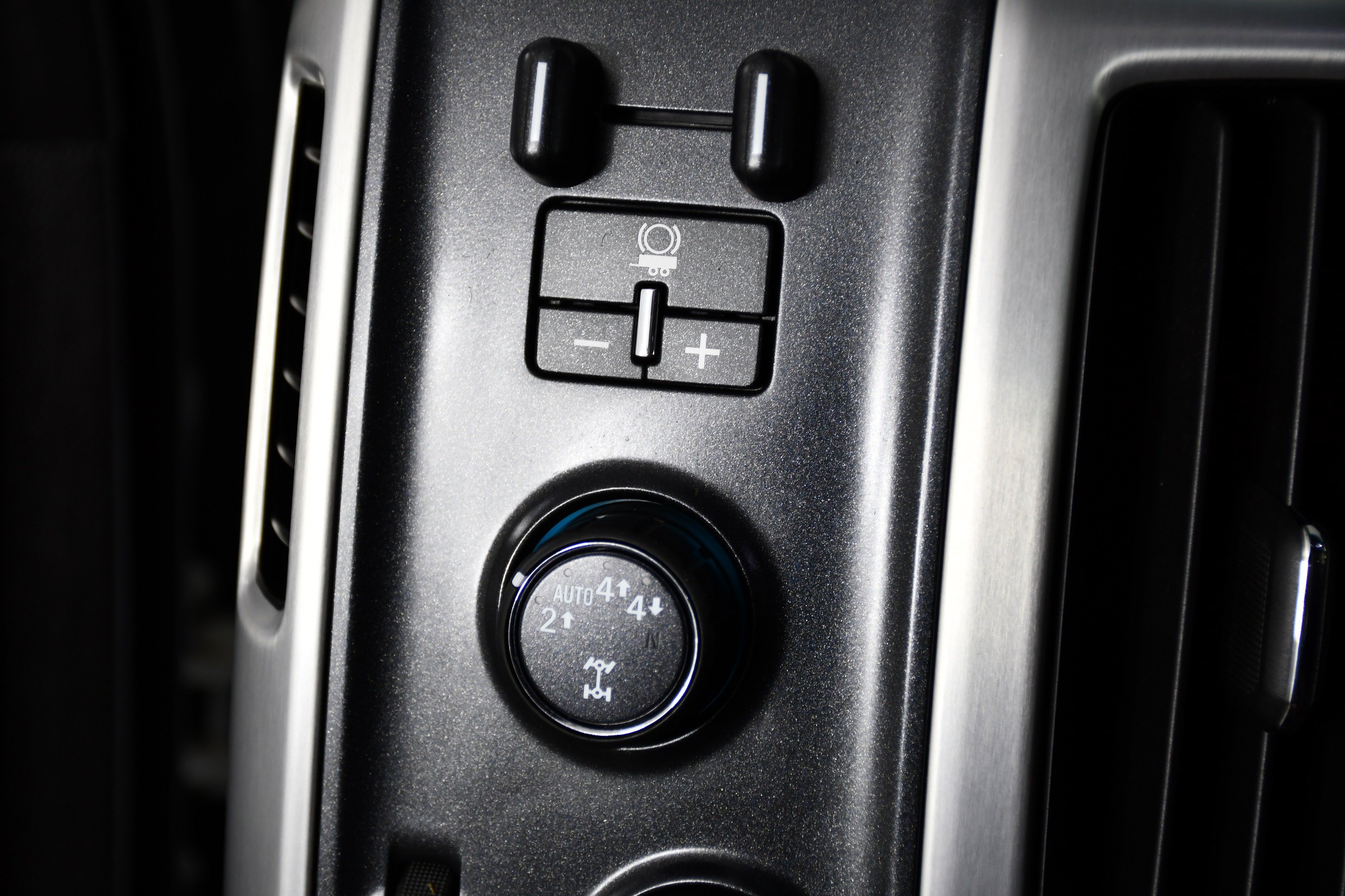 Used 2018 Summit White GMC SLE image 33