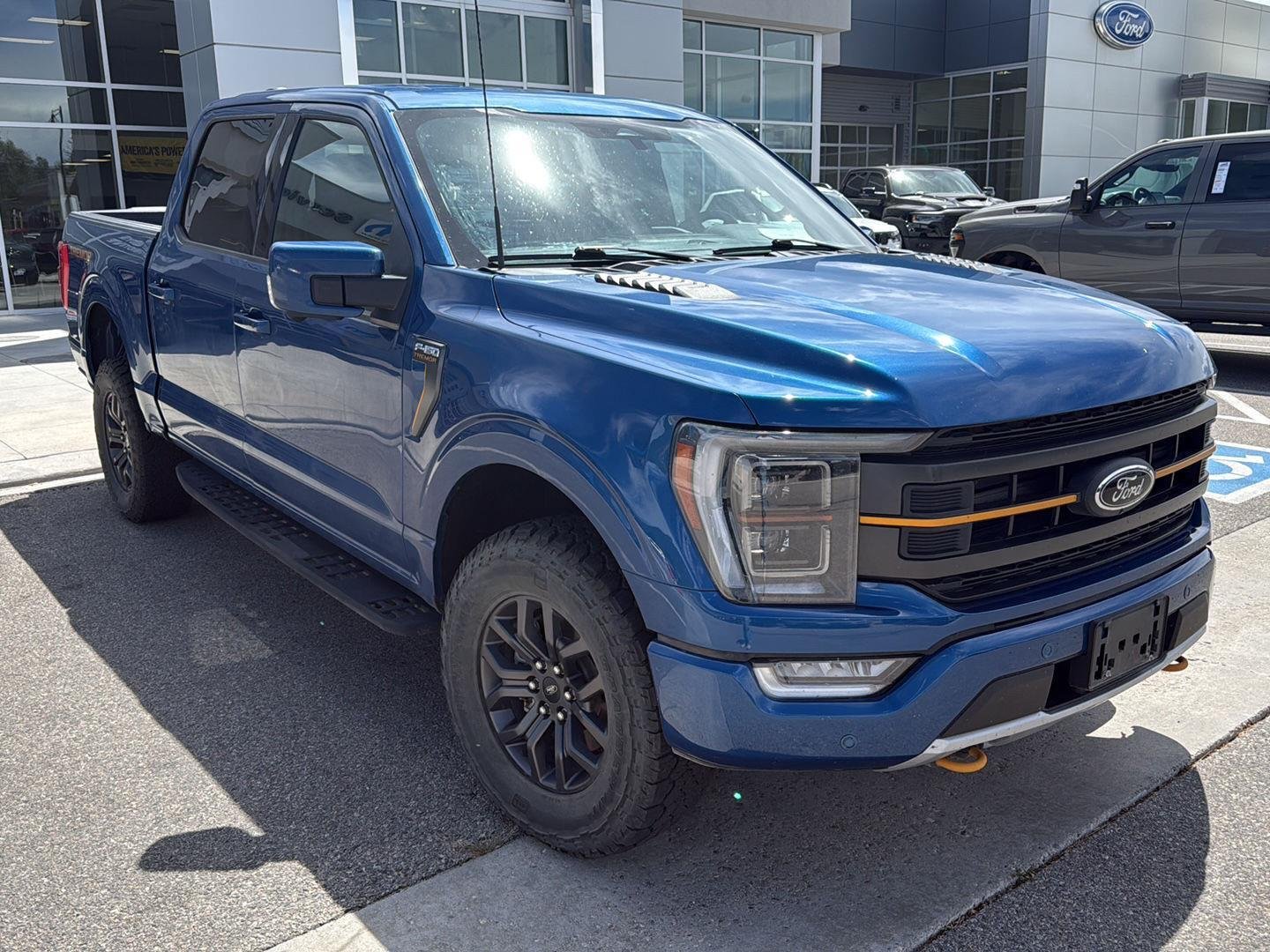 Used 2022 Atlas Blue Ford Tremor image 2