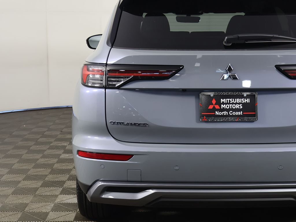 New 2026 Gray Mitsubishi SE image 15