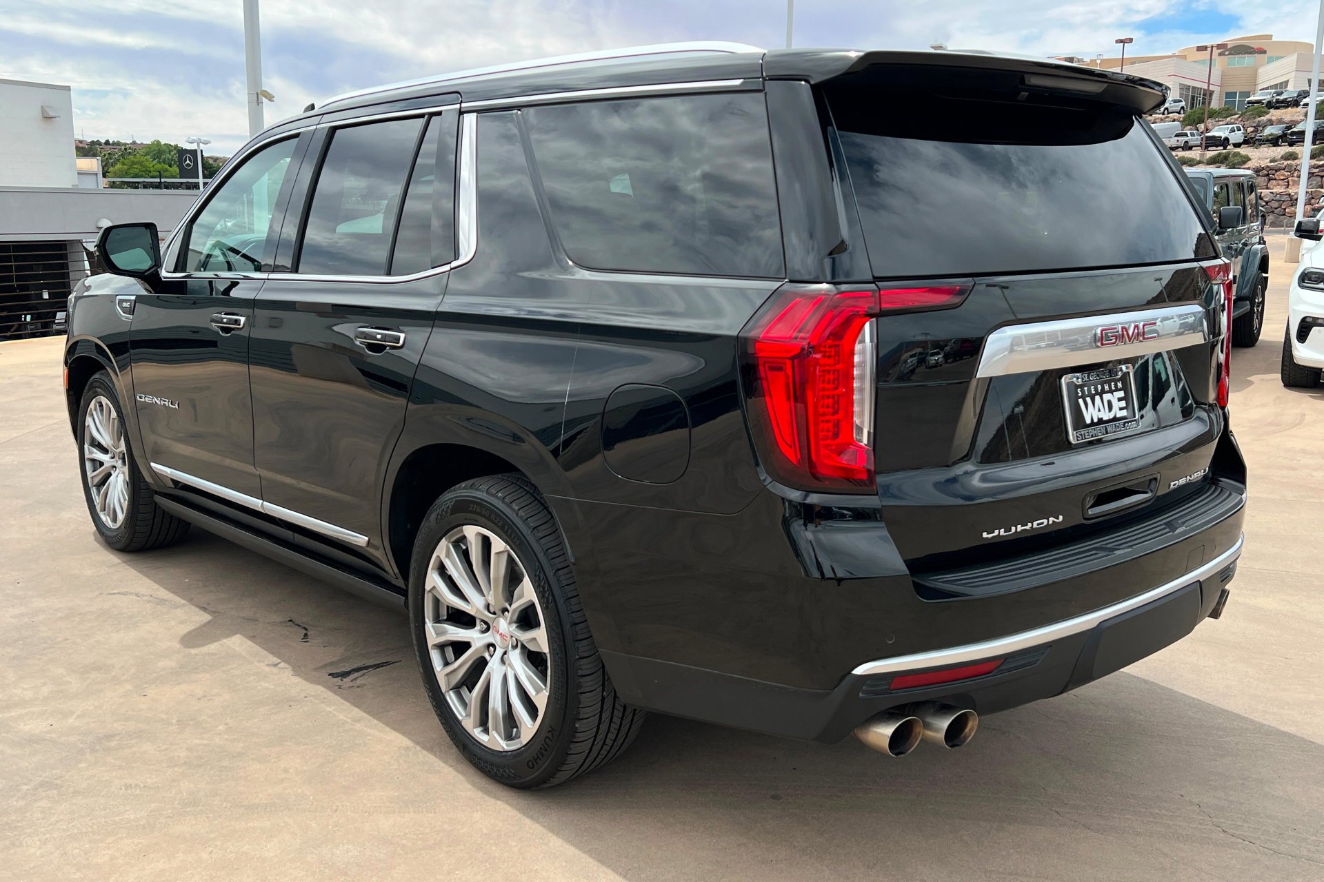 Used 2022 Onyx Black GMC Denali image 3