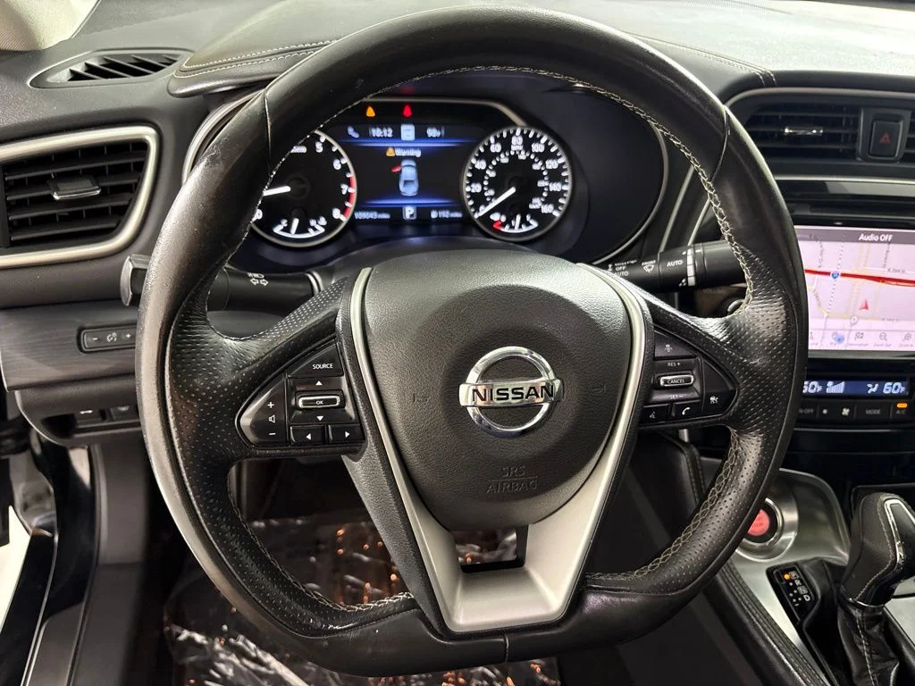Used 2020 Black Nissan Platinum image 24