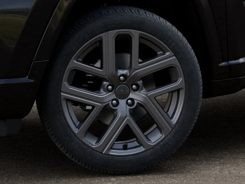 New 2025 Diamond Black Crystal Pearl-Coat Exterior Paint Jeep Limited image 4